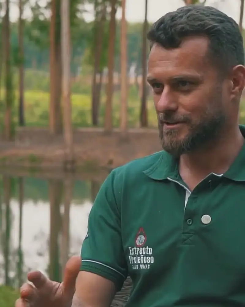 Lucas Osvaldo conversando